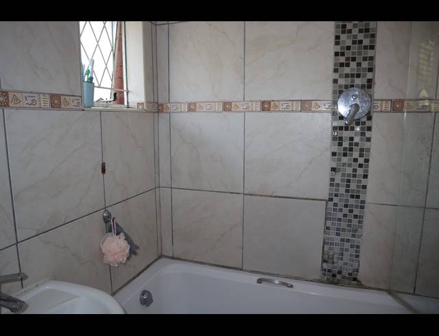 2 BEDROOM APARTMENT FOR SALE IN PINETOWN CENTRAL
